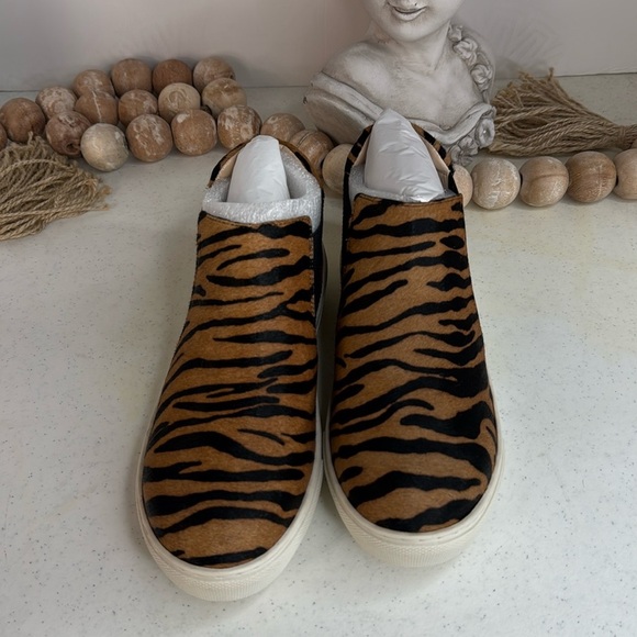 Coconuts by Matisse HARLAN Tiger Fur CowHair Sneakers Booties Women’s US 7.5 - Picture 2 of 8